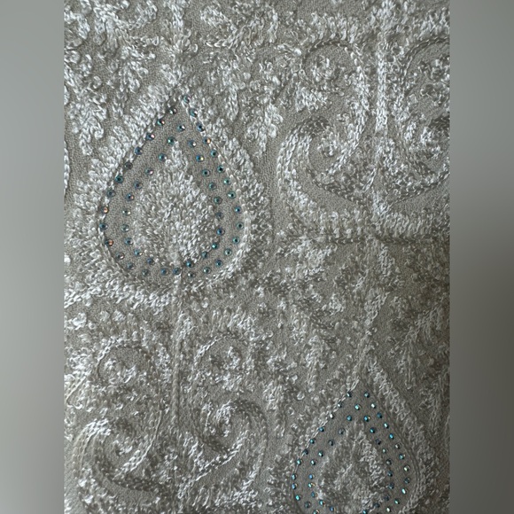 India Pashmina Silk Wool Blend iridescent crystals Lotus flowers 28x80 - Picture 2 of 4